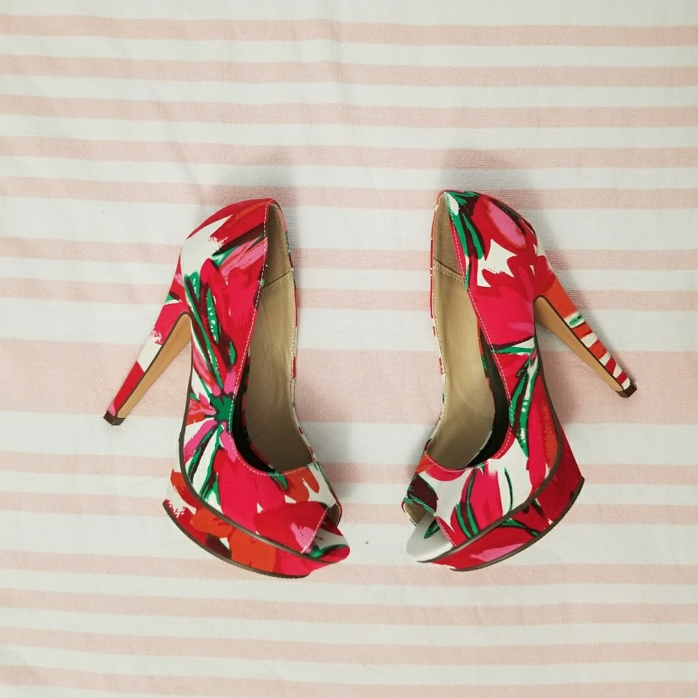 Sexy red white and green floral pumps sz 6/7